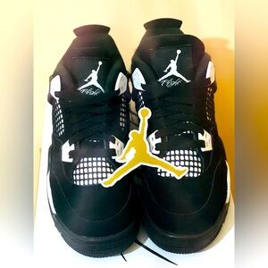 Jordan 4 Retro "White Thunder" Grade School Kids' Shoe 💎🔥
